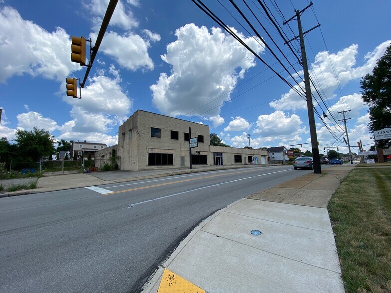 More Photos Of 537 Lincoln Hwy, East McKeesport Storefront For Sale