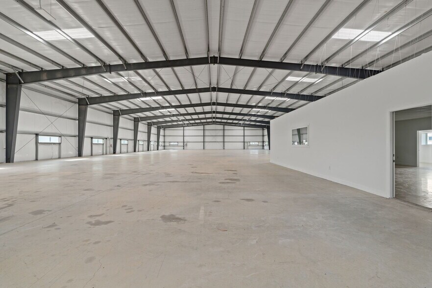 More Photos Of 12955 WRIGHT rd, Buda Warehouse For Lease