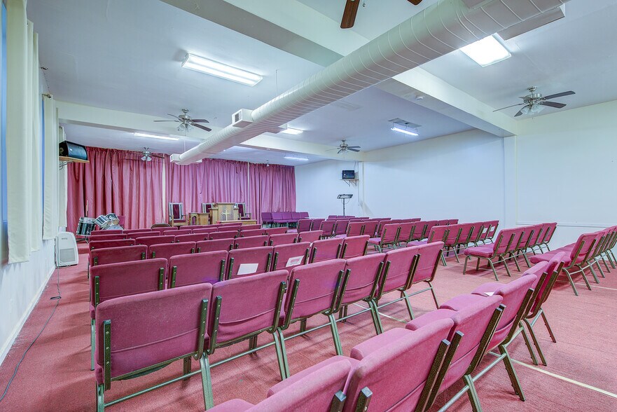 More Photos Of 139 Amboy St, Brooklyn Religious Facility For Lease