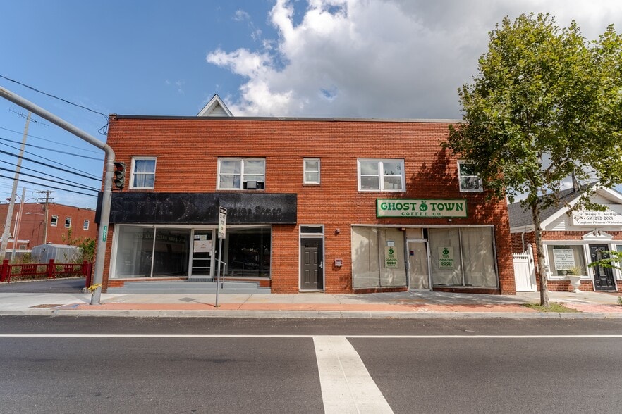 More Photos Of 21-23 Indian Head Rd, Kings Park Storefront Retail Residential For Lease