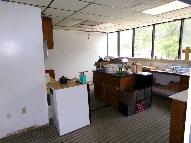More Photos Of 4021 W Michigan Ave, Lansing Office For Sale