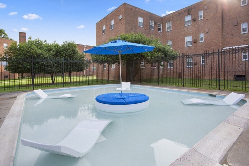 More Photos Of 3301 Chillum Rd, Mount Rainier Apartments For Sale