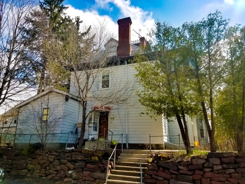 More Photos Of 88 Main St, Broad Brook Apartments For Sale