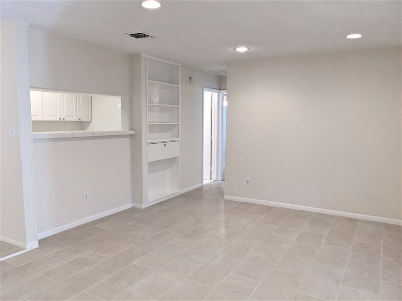 More Photos Of 704 E 22nd St, Houston Apartments For Sale