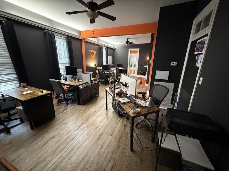 More Photos Of 701 Chestnut St, Bowling Green Office For Lease