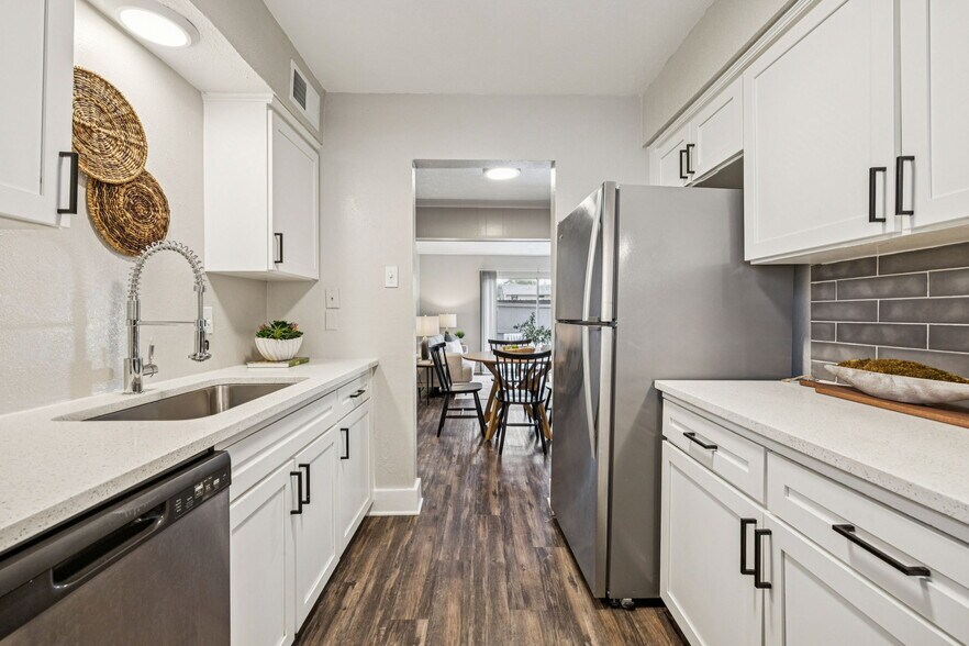 More Photos Of 15545 El Estado Dr, Dallas Multifamily For Sale