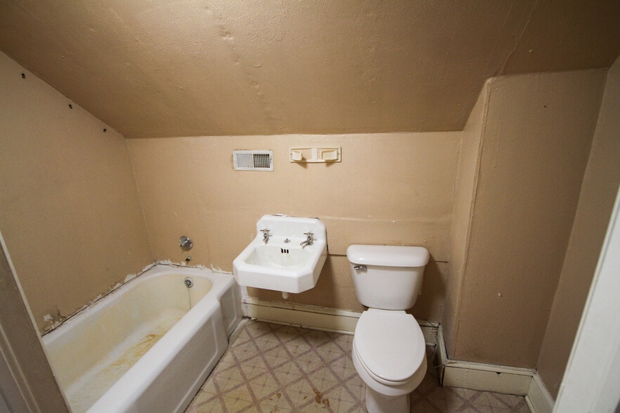 More Photos Of 1909 Cherry Rd, Rock Hill Office For Sale