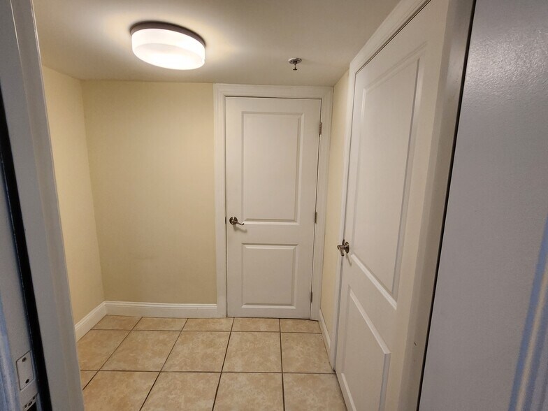 More Photos Of 1901 Pennview Rd, Havertown Flex For Sale