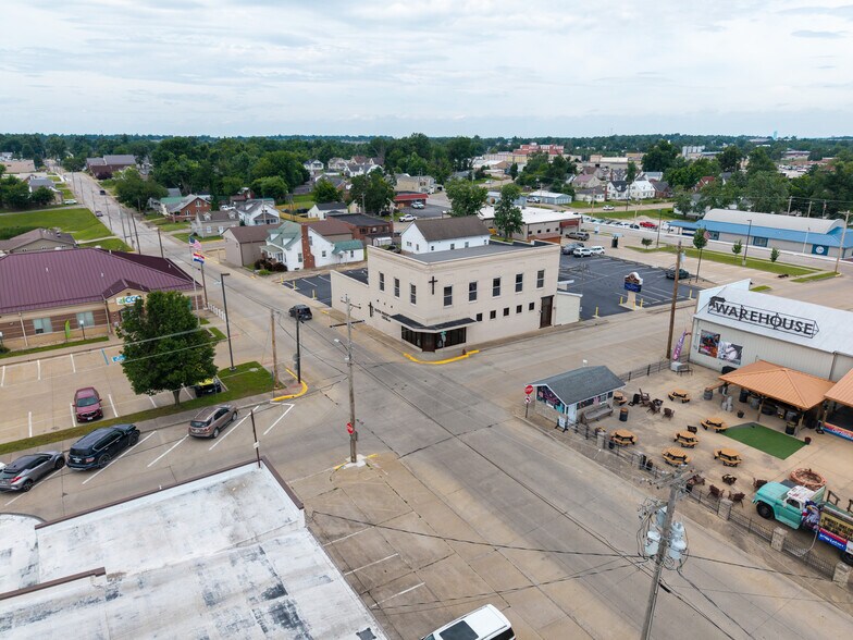More Photos Of 119 N Jackson St, Perryville General Retail For Sale