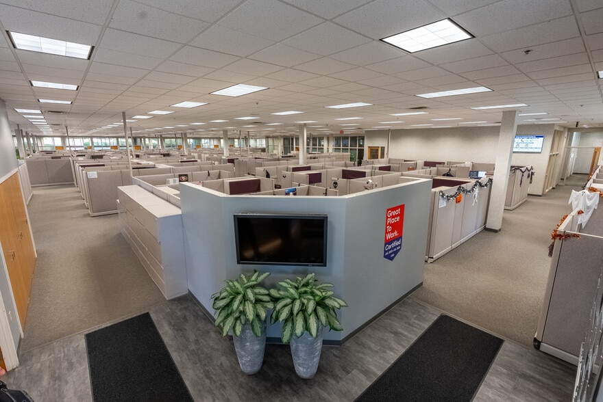 More Photos Of 6900 W 110th St, Bloomington Light Manufacturing For Sale