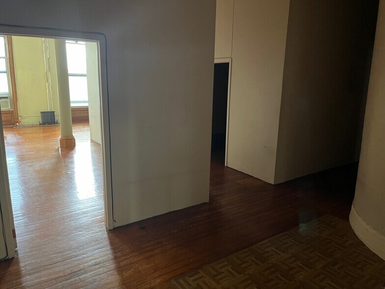 More Photos Of 201 E 16th St, New York Office For Lease