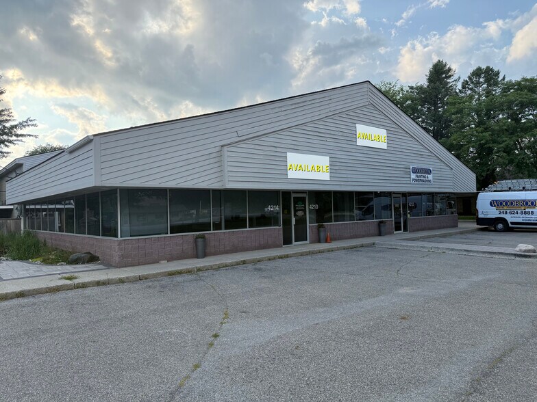 More Photos Of 4210-4214 Martin Rd, Commerce Township Flex For Lease