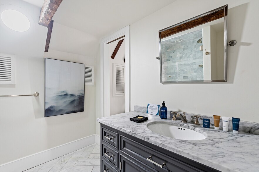 More Photos Of 21 Broad St, Charleston Storefront Retail Residential For Sale