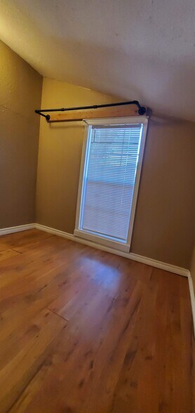 More Photos Of 138 Grey Moss Ct, Ingram Apartments For Sale