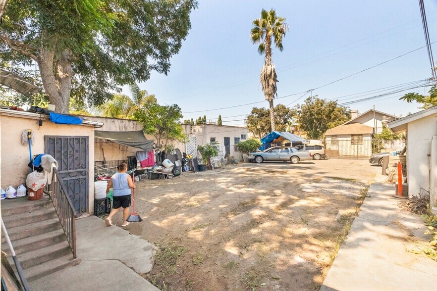 More Photos Of 1627 S Burlington Ave, Los Angeles Apartments For Sale