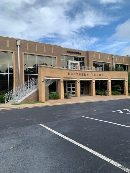 More Photos Of 5444 Riverside Dr, Macon-Bibb Office For Lease