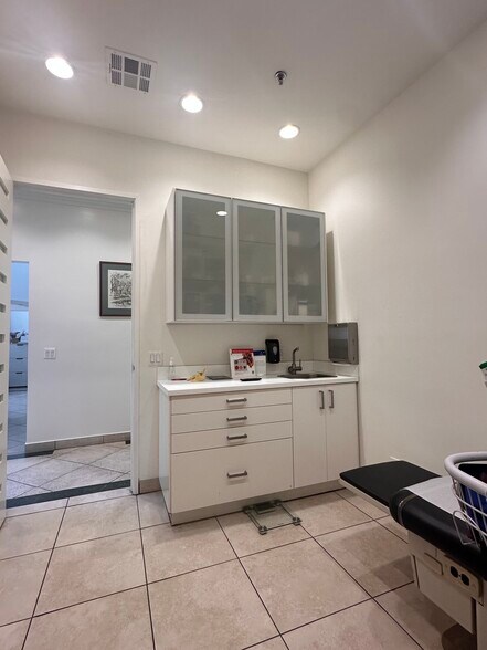 More Photos Of 8677 Wilshire Blvd, Beverly Hills Medical For Lease