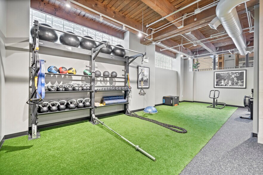 More Photos Of 730 N Franklin St, Chicago Loft Creative Space For Lease