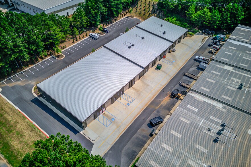 More Photos Of 5915 Steeplechase Blvd, Cumming Warehouse For Lease