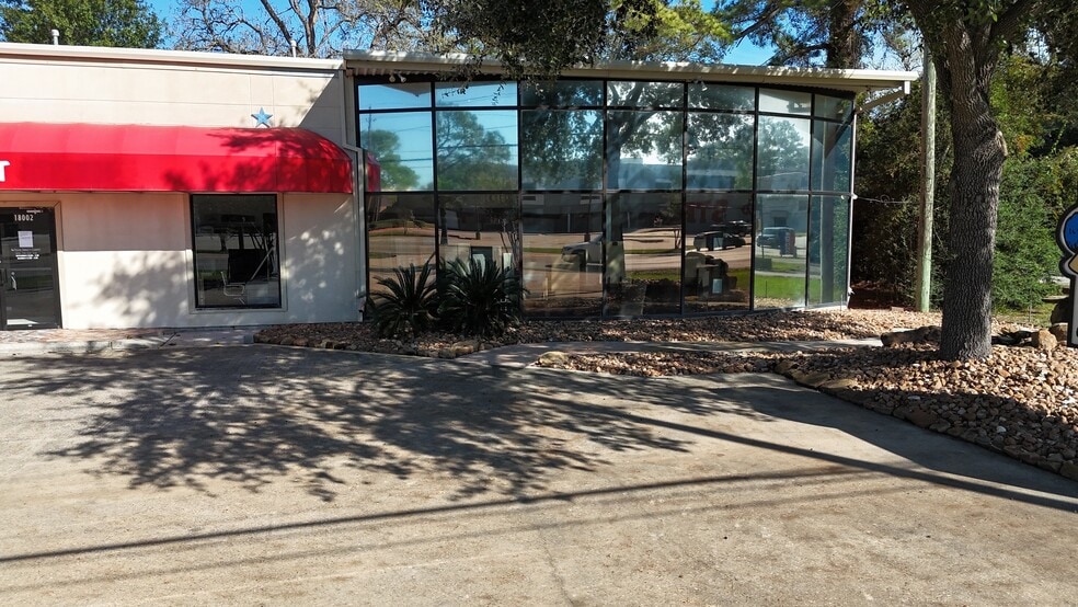 More Photos Of 18002 Kuykendahl Rd, Spring Showroom For Lease