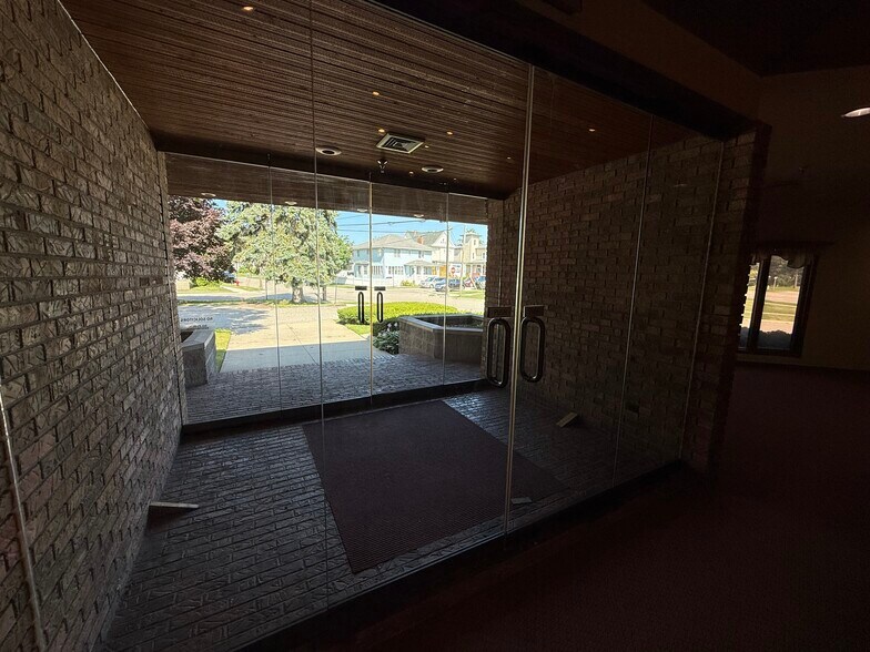 More Photos Of 933 Pine Grove Ave, Port Huron Medical For Sale