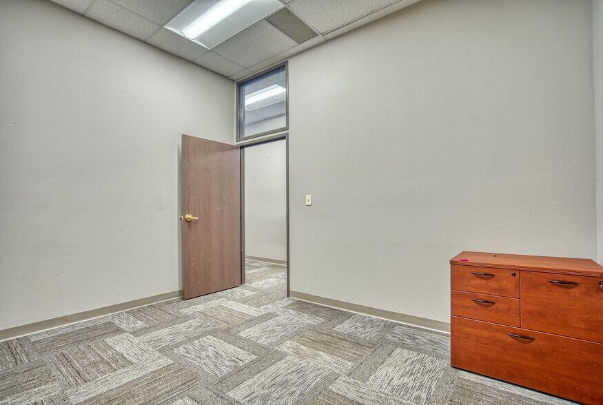 More Photos Of 105 S Sunset St, Longmont Light Manufacturing For Lease