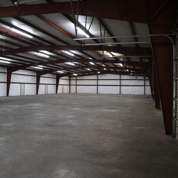 More Photos Of 800 Blountstown St, Tallahassee Warehouse For Lease