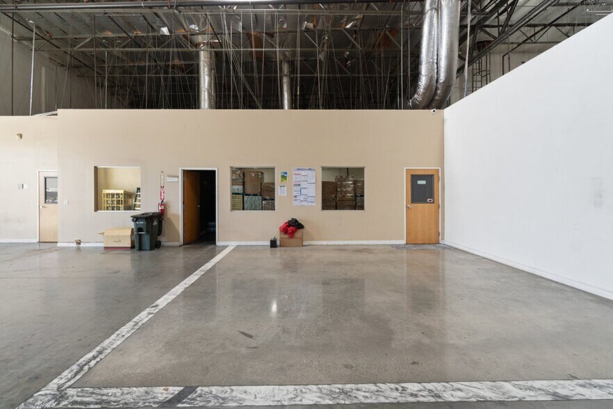 More Photos Of 1190 N Del Rio Pl, Ontario Warehouse For Sale