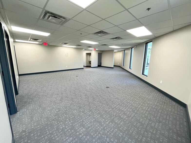 More Photos Of 307 Southgate Ct, Brentwood Medical For Lease