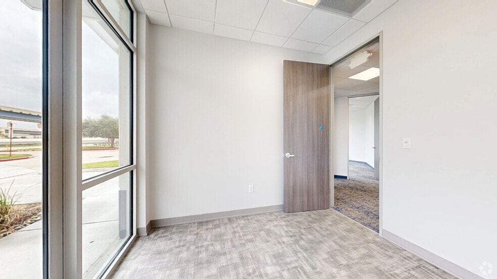 More Photos Of 3200 S Sam Houston Pky E, Houston Distribution For Lease