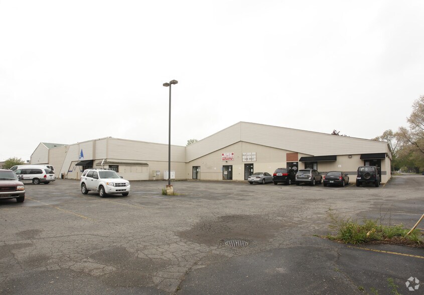 More Photos Of 1531-1553 S Wayne Rd, Westland Storefront For Sale