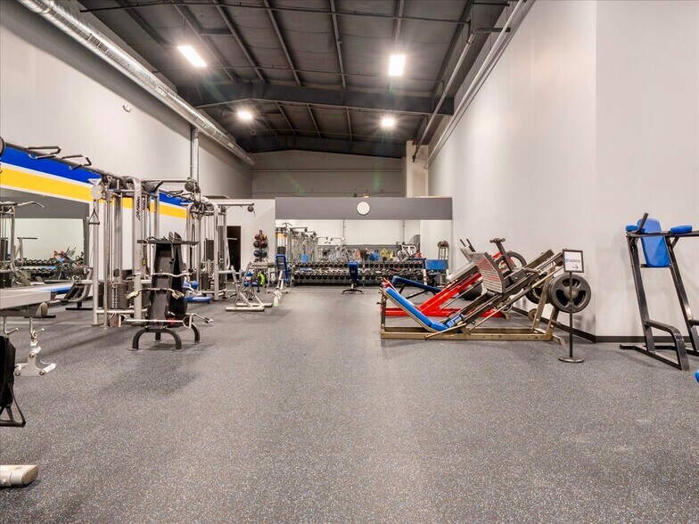 More Photos Of 465 W Commercial St, East Rochester Warehouse For Lease