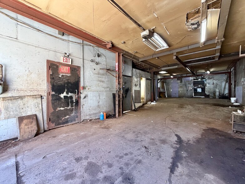 More Photos Of 4309 Palisade Ave, Union City Manufacturing For Lease