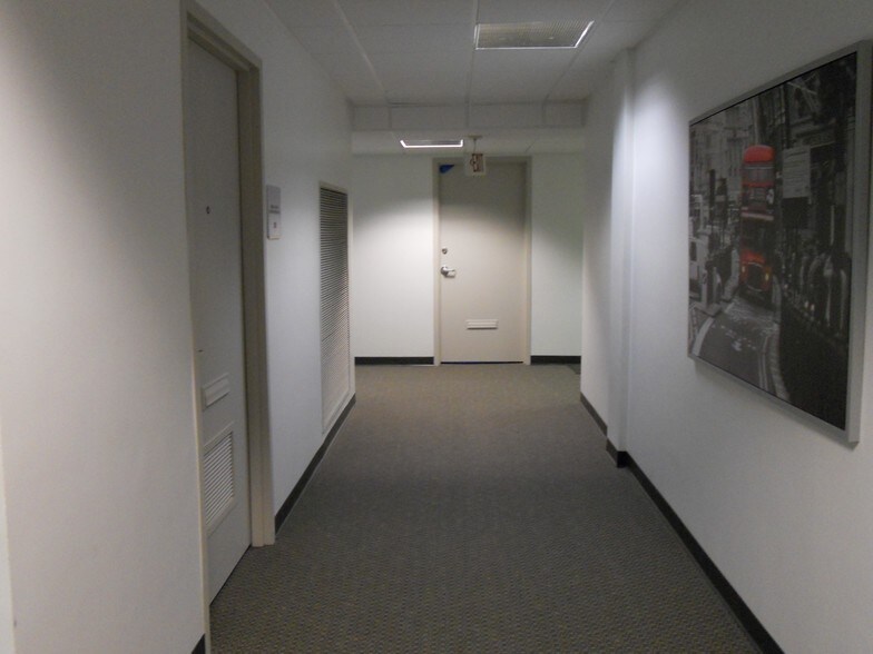 More Photos Of 125 E Trinity Pl, Decatur Office For Lease