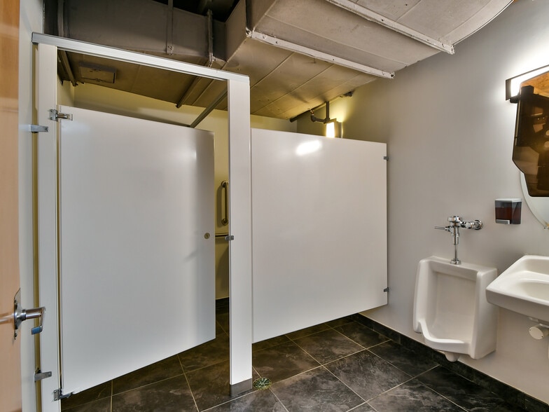 More Photos Of 2300 N Pershing Dr, Arlington Medical For Sale