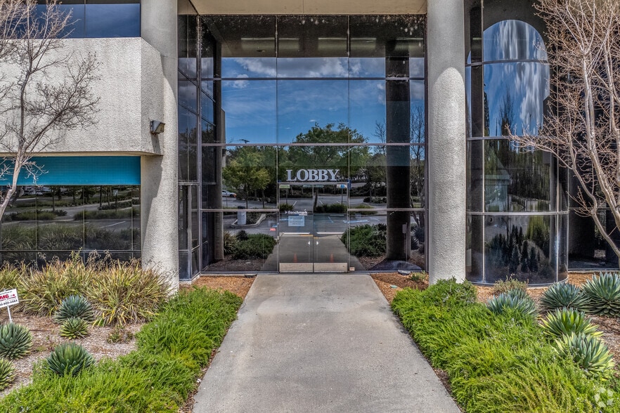 More Photos Of 200 Science Dr, Moorpark Light Manufacturing For Lease