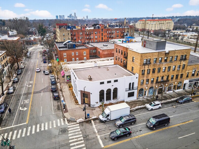 More Photos Of 124 Chatsworth Ave, Larchmont Restaurant For Sale