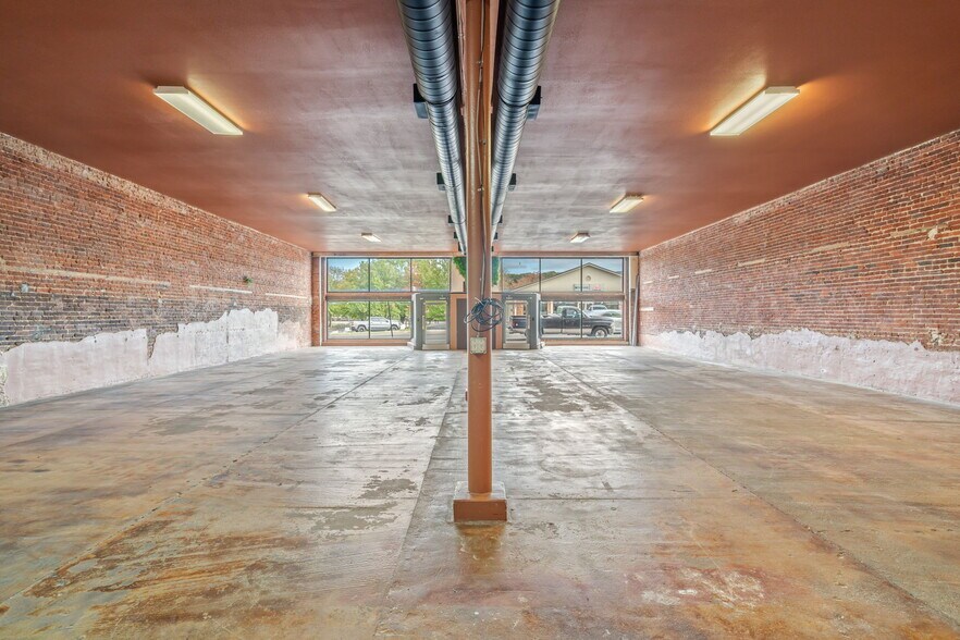 More Photos Of 824 Tennessee Ave, Etowah Storefront Retail Office For Sale