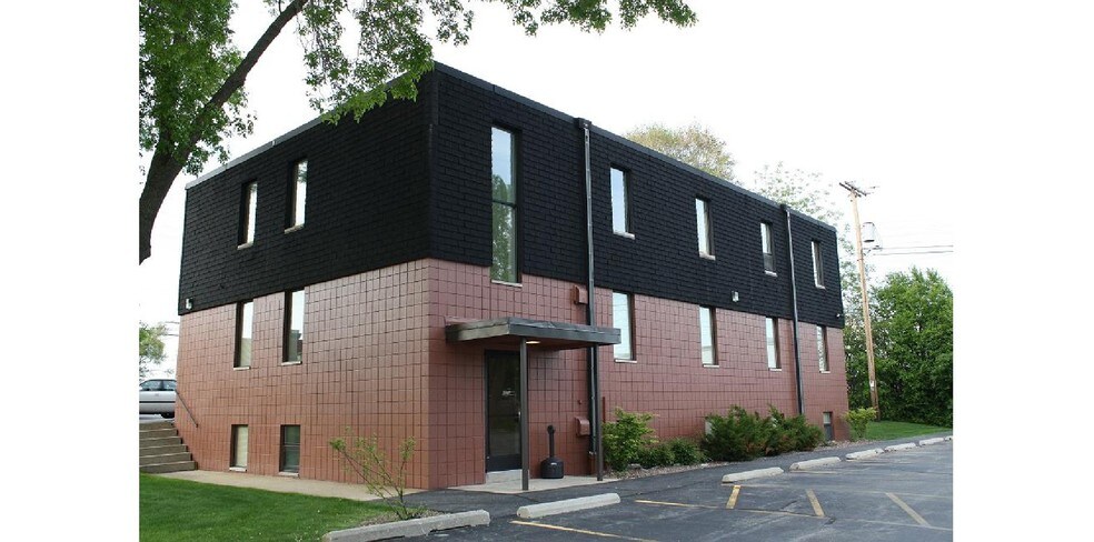More Photos Of 10855 W Potter Rd, Milwaukee Office For Lease