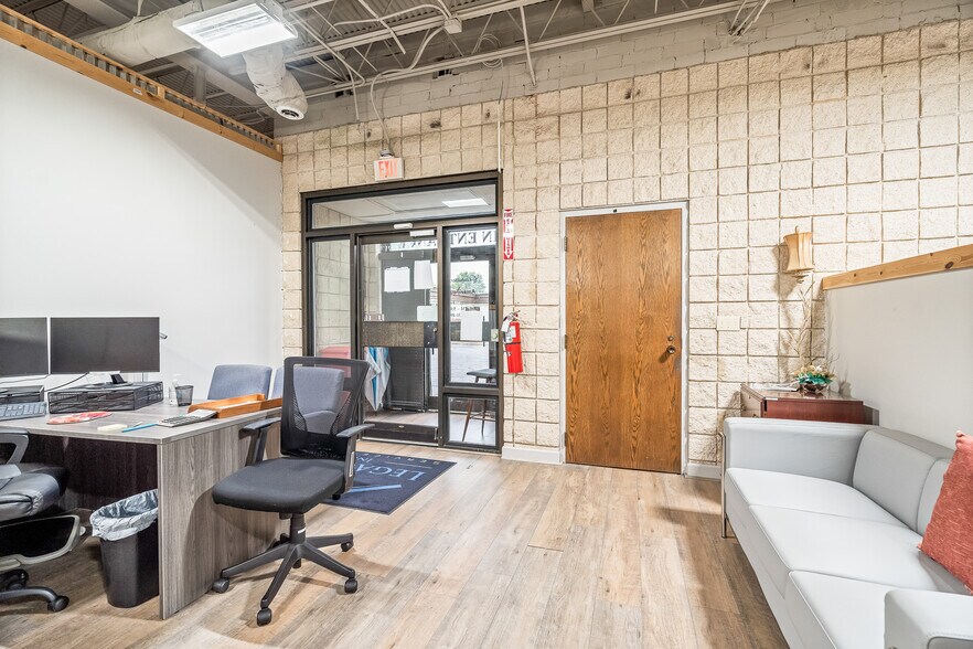 More Photos Of 508 S Lexington Ave, Burlington Office For Sale