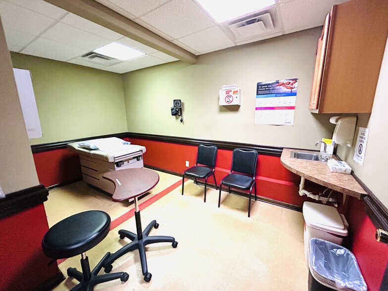 More Photos Of 200 E Battle St, Talladega Medical For Sale