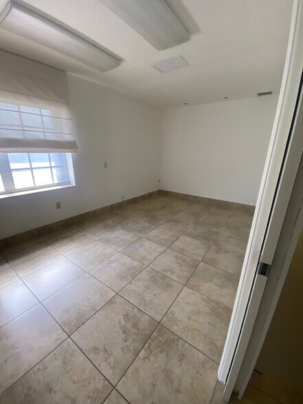 More Photos Of 3080 W Flagler St, Miami Medical For Sale