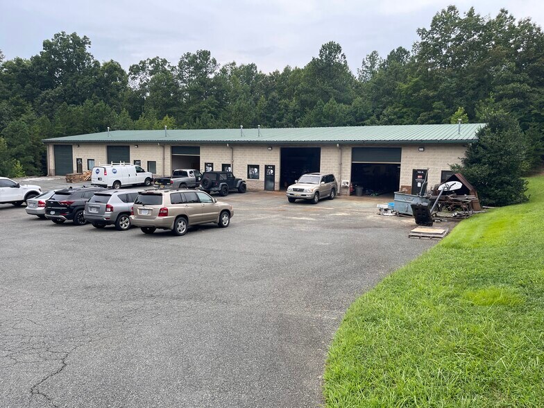 More Photos Of 92 & 102 Industrial Way, Troy Light Distribution For Lease