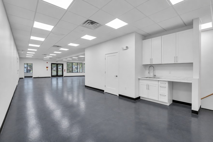 More Photos Of 736 Mantoloking Rd, Brick Storefront For Sale