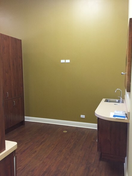 More Photos Of 1601-1747 S Cicero Ave, Cicero General Retail For Lease