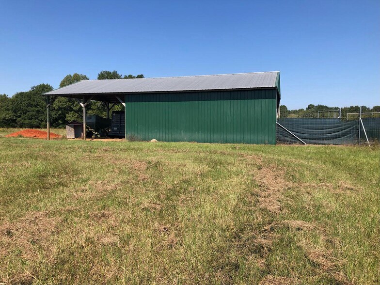 More Photos Of 6040 AL-28, Pine Apple Specialty For Sale