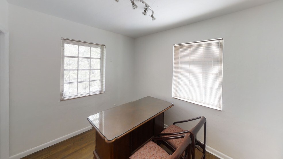 More Photos Of 1501 Sunset Dr, Coral Gables Office For Lease