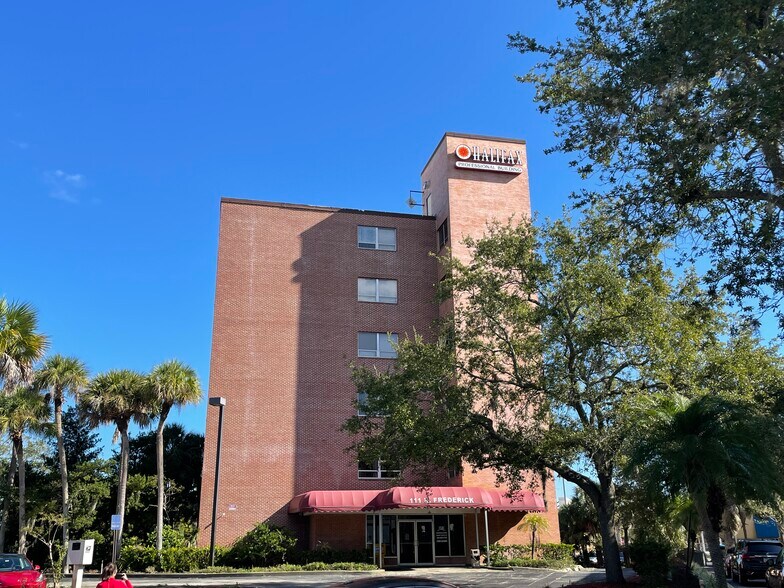More Photos Of 111 N Frederick Ave, Daytona Beach Office Residential For Lease