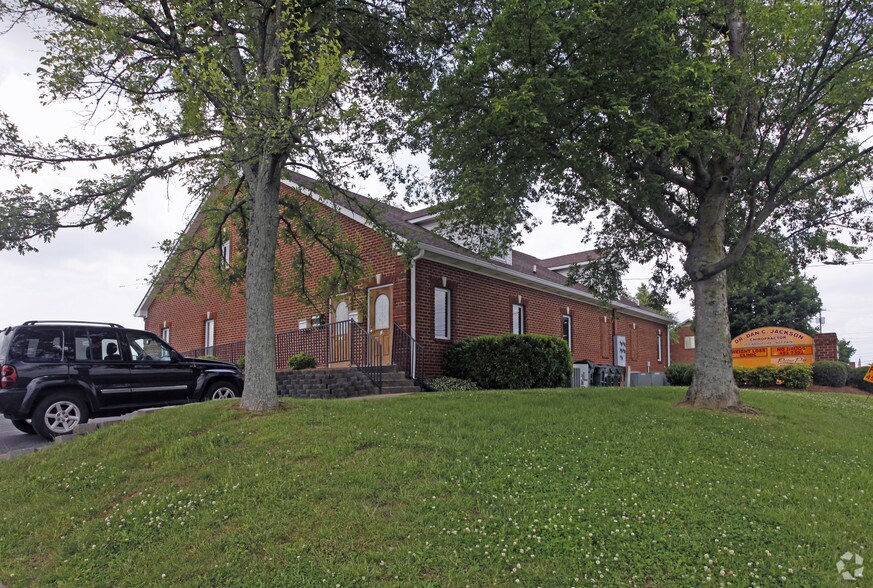More Photos Of 339-341 Hancock St, Gallatin Office For Sale