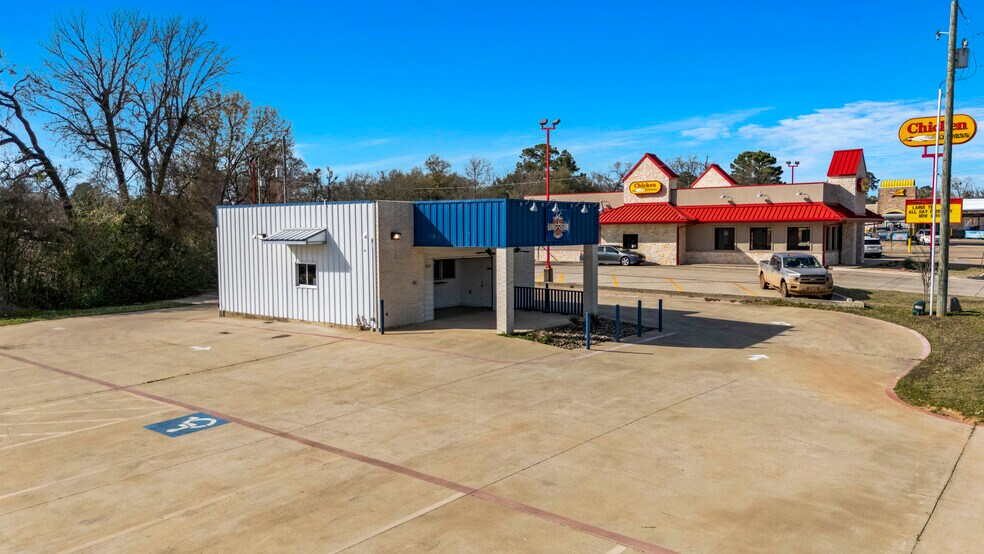 More Photos Of 207 N Henderson Blvd, Kilgore Storefront For Lease